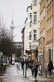 <b>BRL1035</b><br>Europe; Allemagne; Berlin; Street; Straße; People; Girl; Walk; Building; Fernsehturm