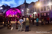 <b>MNS1044</b><br>Europe, Belgium, Wallonia, Mons, European Capital of Culture 2015, Walk, Walking, Young, Boy, Girl, People, Person, Street, Night, Party, Weekend, Students, Marché aux Herbes, Square, Lifestyle, Bar, Disco, Music, Concert