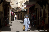 <b>MRC1011</b><br>Afrique, Maroc, Arabe, Berber, Medina, Market, Shop, Fez, Fes, Woman, People, Street, Purchase, Walking, Walk