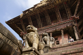 <b>NPL1084</b><br>Nepal; Kathmandu; Bhaktapur; Nyatapola; Temple; Hinduism; Street; People; Tourist; Village; Detail. Statue; Rest; Relax