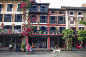 <b>NPL1236</b><br>Nepal; Tanahun; Bandipur; House; Street; People; Woman; Village; Shop; Seller; Dog; Girl