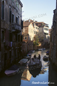 <b>ITL1002</b><br>Europe, Italy, Italian, North, Venice, Canal, Boat, People, Mirrored, Buildings